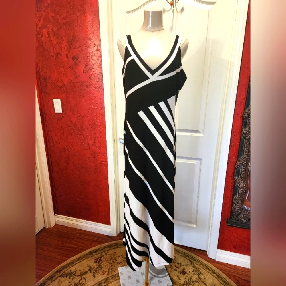 PETER NYGARD DRESS